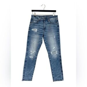 AMERICAN EAGLE - ATHLETIC DISTRESSED Men's JEAN. Size: Men's 29 x 30.